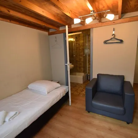 Guest house In - Gardens - Student Flat Semiduplex