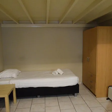 Guest house In - Gardens - Student Flat Semiduplex *